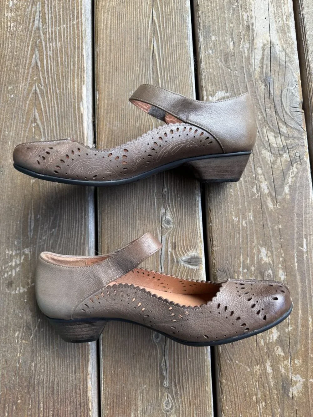 Taos Tango Mary Jane Cut Out Latte Leather Cutout Scalloped Shoes in Women's 9 - Picture 4 of 11